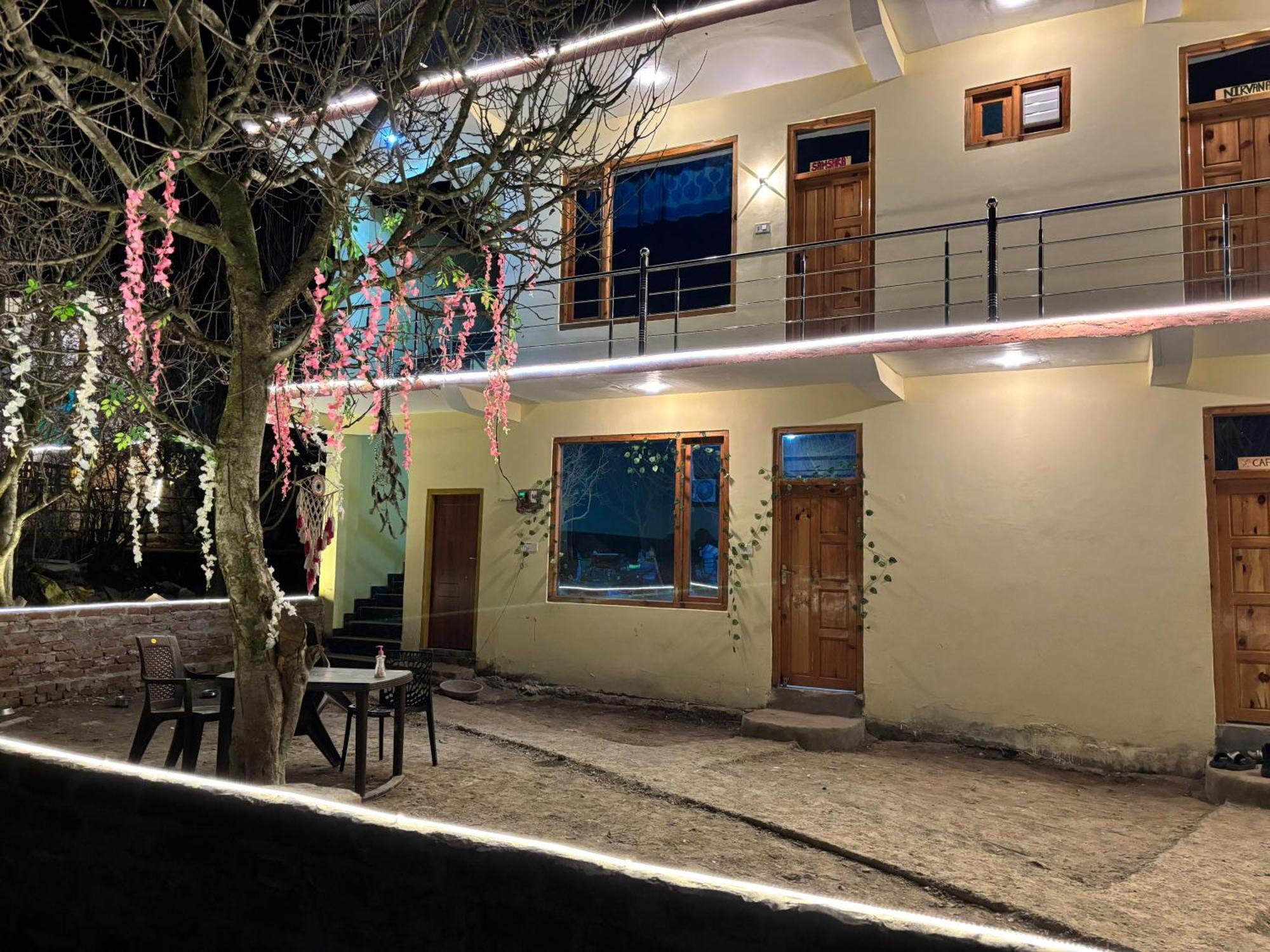 Shalom Guesthouse And Cafe Kalgha Exterior foto